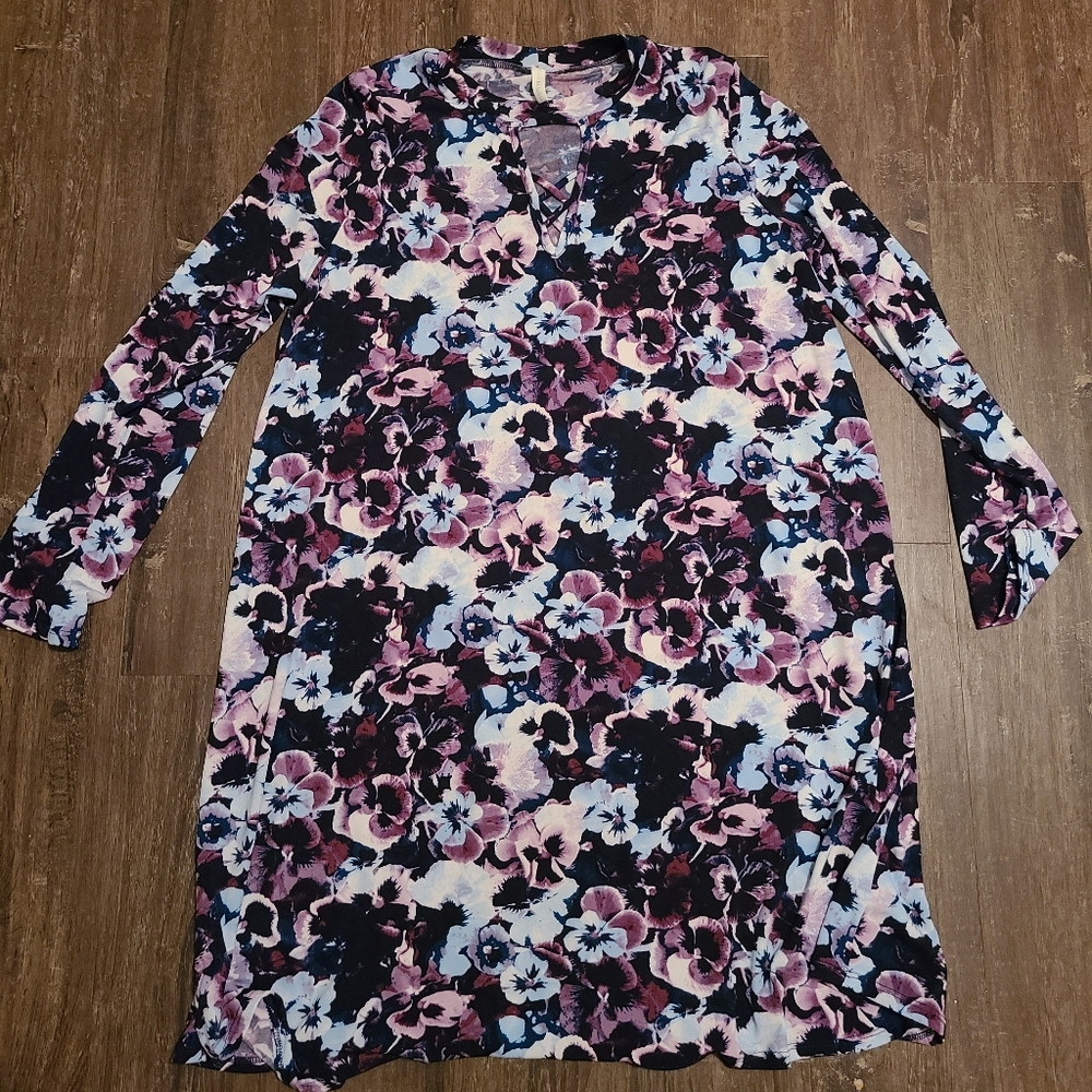 Worn once Floral maternity peephole dress